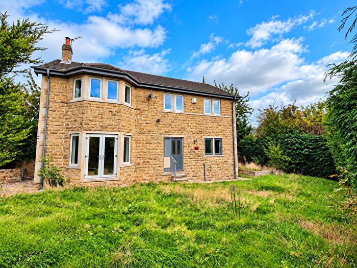 4 Bedroom Detached House For Sale In Cleckheaton Road, Oakenshaw, Bradford, West Yorkshire, BD12