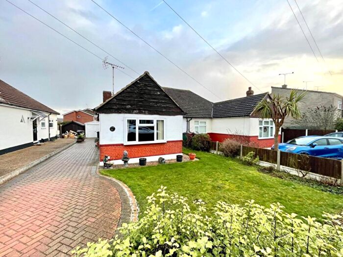 2 Bedroom Bungalow For Sale In Helena Road, Rayleigh, Essex, SS6