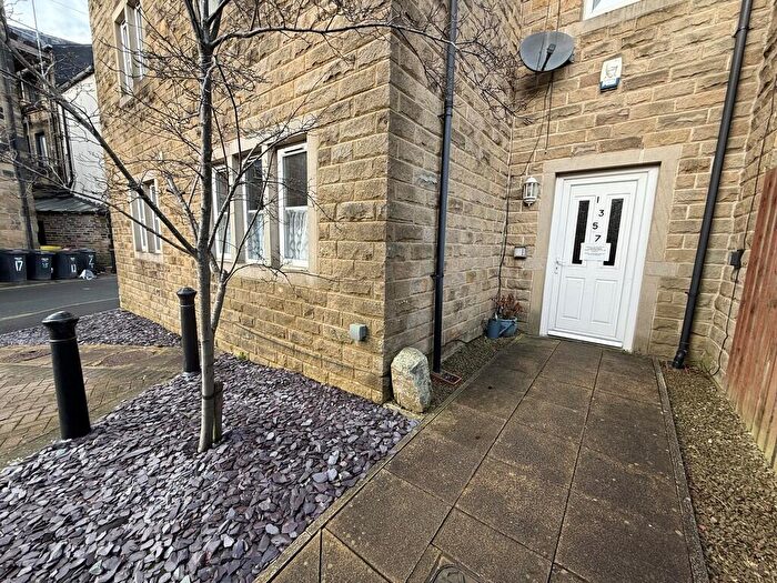 3 Bedroom Maisonette For Sale In Oxford Street, Todmorden, OL14