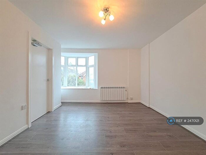 1 Bedroom Flat To Rent In Laburnham Road, Maidenhead, SL6