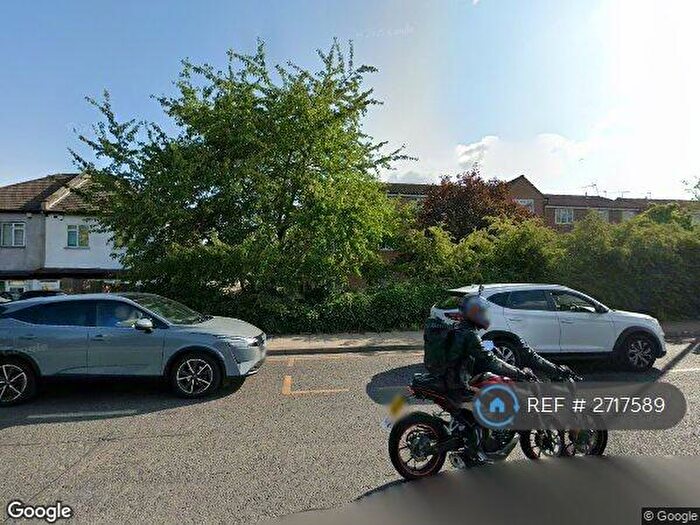 3 Bedroom Flat To Rent In Mayford Close, Beckenham, BR3