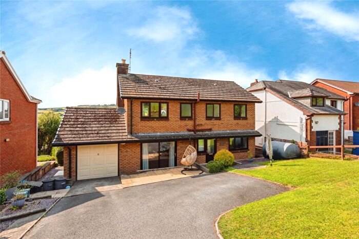 4 Bedroom Detached House For Sale In Heol Ray Gravell, Mynyddygarreg, Kidwelly, Carmarthenshire, SA17