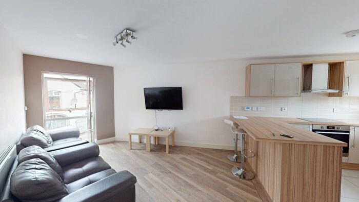3 Bedroom Apartment To Rent In Flat, Kilbourn Street, Nottingham, NG3