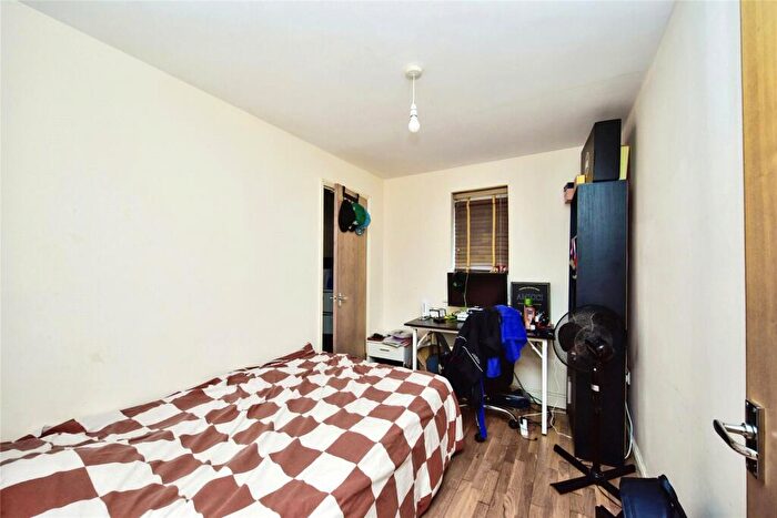2 Bedroom Flat For Sale In St. Peters Street, Maidstone, Kent, ME16