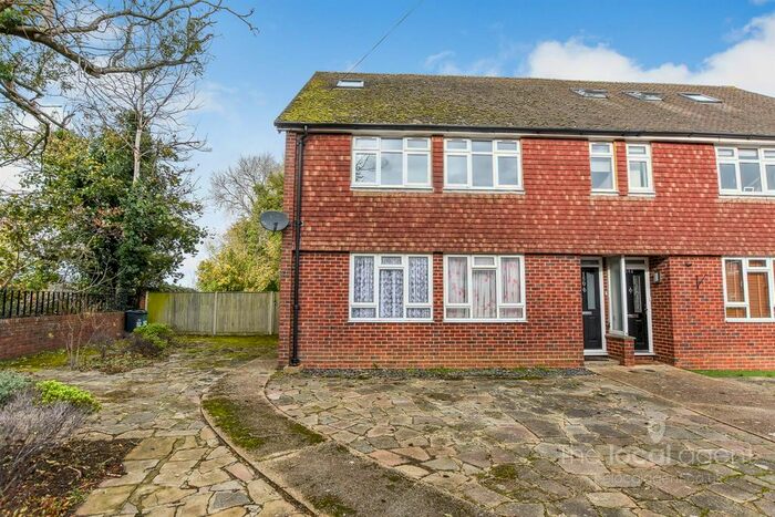 3 Bedroom Flat To Rent In Tattenham Way, Burgh Heath, Tadworth, KT20