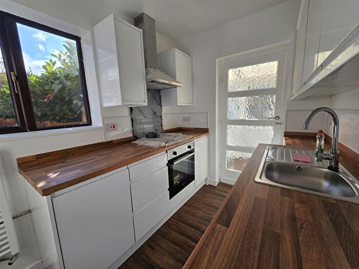 2 Bedroom End Of Terrace House To Rent In Abingdon Way, Bloxwich, Walsall, WS3