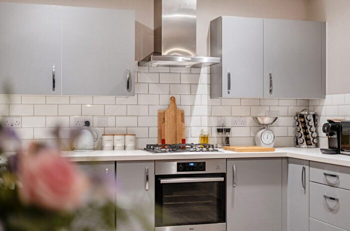 2 Bedroom Flat For Sale In Nightingale Way, Reading, RG30