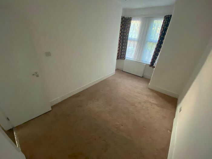 3 Bedroom Flat To Rent In Colchester Avenue, London, E12
