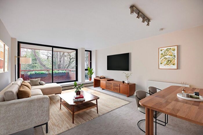 2 Bedroom Flat For Sale In Hornsey Lane, Highgate, London, N6
