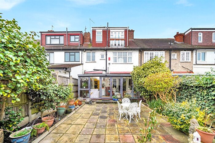 4 Bedroom Terraced House For Sale In Claigmar Gardens, Finchley, N3