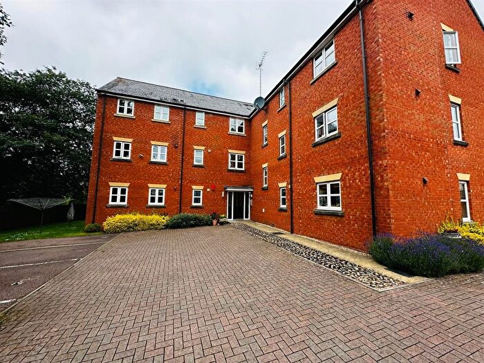 2 Bedroom Flat For Sale In Massey Road, Tiverton, EX16