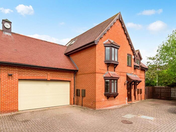 2 Bedroom Apartment For Sale In Courthouse Mews, Newport Pagnell, MK16