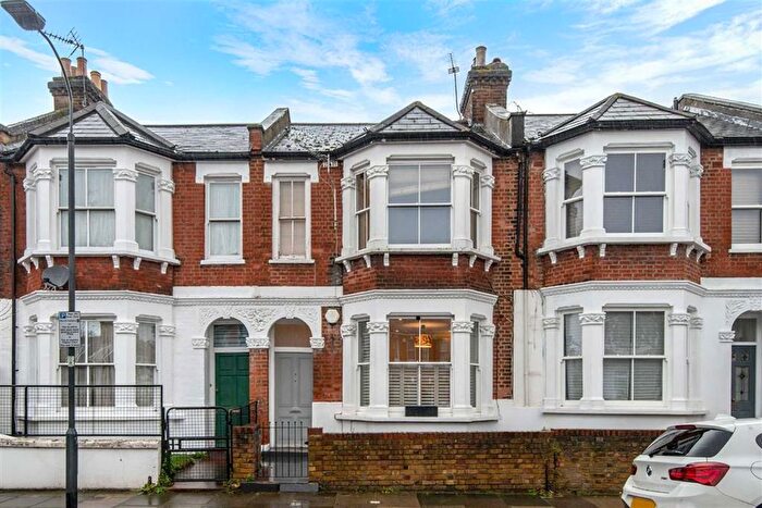 2 Bedroom Flat For Sale In Vespan Road, Shepherd's Bush, W12