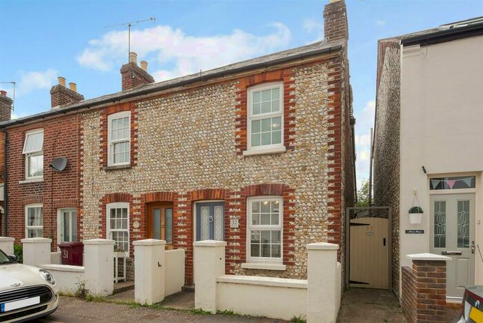 2 Bedroom House To Rent In Victoria Road, Chichester, PO19