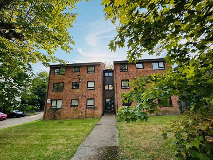 1 Bedroom Flat For Sale In Ewell Road, Surbiton, Surrey, KT6