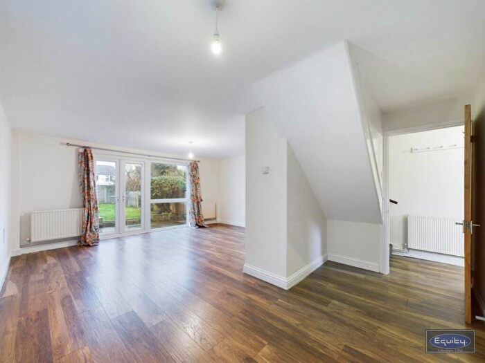 3 Bedroom House To Rent In Darenth Road, Welling, Kent, DA16