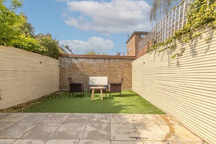 2 Bedroom Flat To Rent In Beaumont Road, London, W4