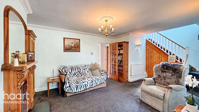 4 Bedroom Semi-Detached House For Sale In Hook End Road, Hook End, Brentwood, Essex, CM15