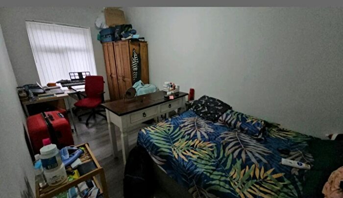 4 Bedroom Flat To Rent In Hathersage Road, Manchester, M13