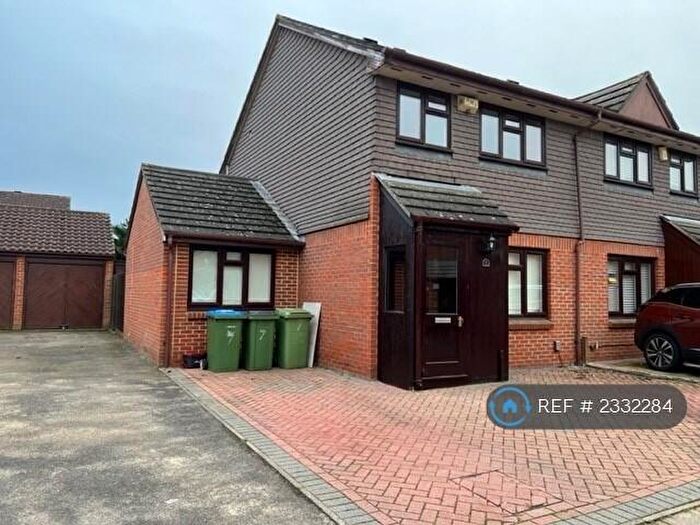 4 Bedroom Semi-Detached House To Rent In Bill Hamling Close, London, SE9