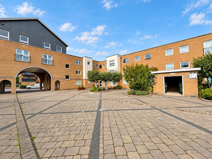 2 Bedroom Flat For Sale In Kenway, Southend On Sea, SS2