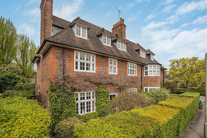 5 Bedroom Semi Detached House For Sale In Corringway, Hampstead Garden Suburb, NW11
