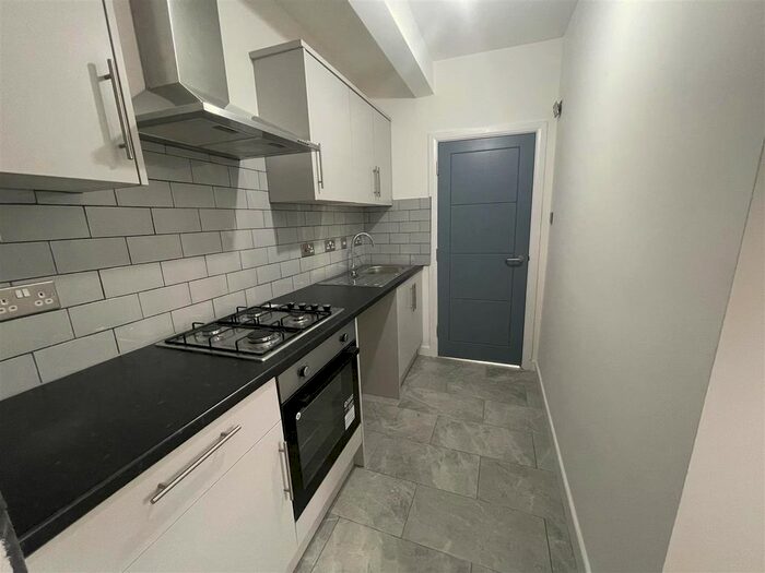 1 Bedroom Flat To Rent In Taunton Avenue, Hounslow, TW3