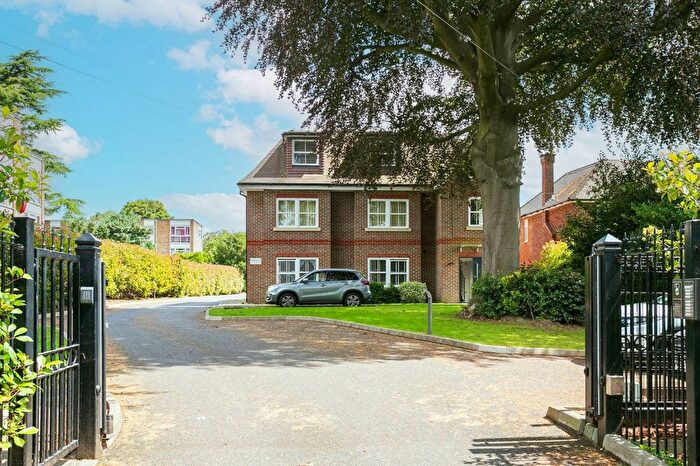 3 Bedroom Flat To Rent In Hempstead Road, Watford, Watford, WD17