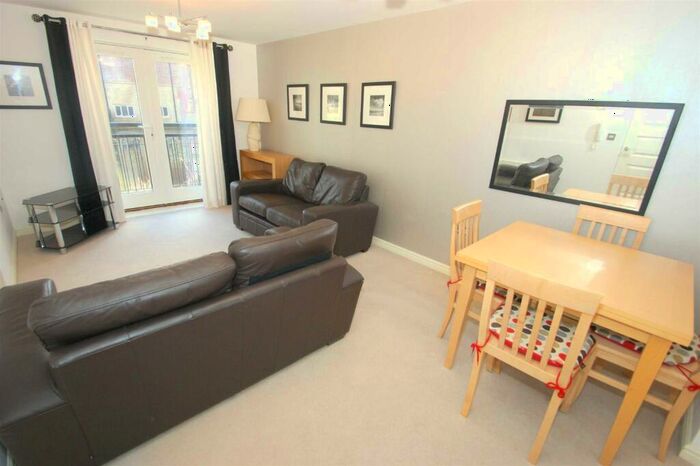 2 Bedroom Flat To Rent In Winker Green, Stanningley Road, LS12