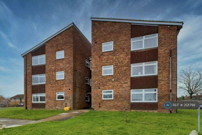 2 Bedroom Flat To Rent In Hillmead, Crawley, RH11