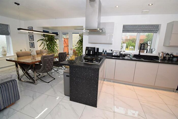 4 Bedroom Detached House For Sale In Coalburn Crescent, Crich, DE4