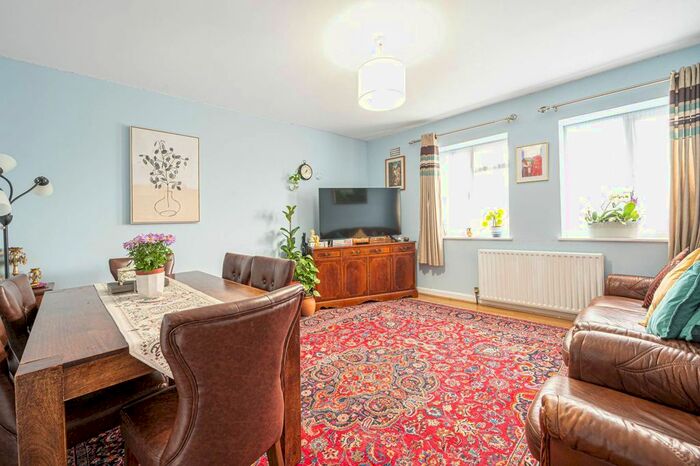 2 Bedroom Flat To Rent In High Road, Finchley, London, N12