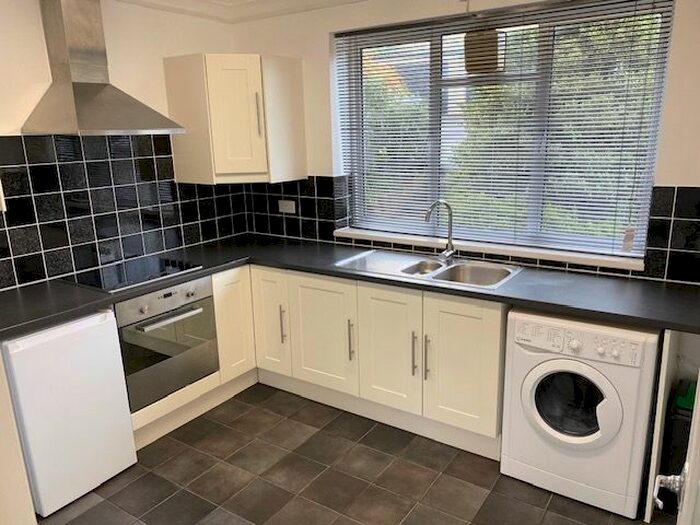 2 Bedroom Flat To Rent In Windermere Avenue, Cyncoed, Cardiff, CF23