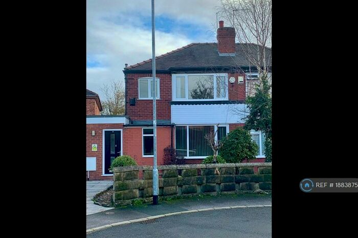 5 Bedroom Semi-Detached House To Rent In Croftdale Grove, Leeds, LS15