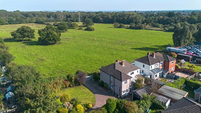 3 Bedroom Semi Detached House For Sale In Woodland View, Childer Thornton, Cheshire, CH66