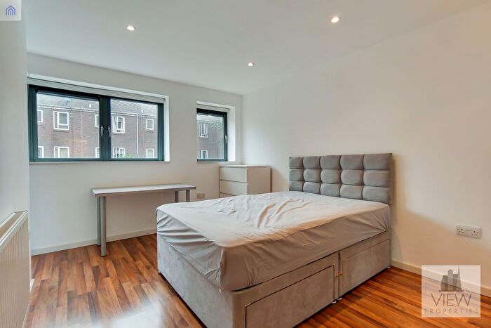 2 Bedroom Flat To Rent In Chicksand Street, London, E1