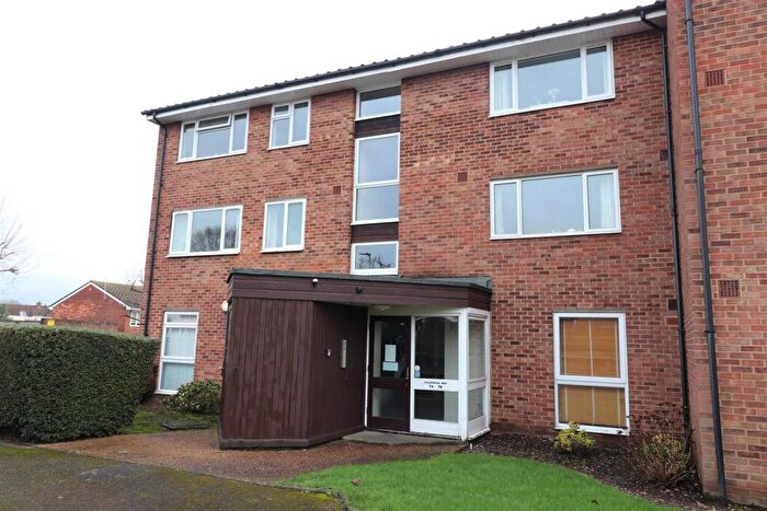 2 Bedroom Flat For Sale In Coleridge Way, Orpington, BR6