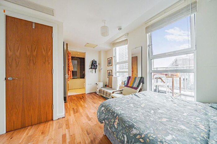 1 Bedroom Flat For Sale In Lamb's Passage, Barbican, London, EC1Y