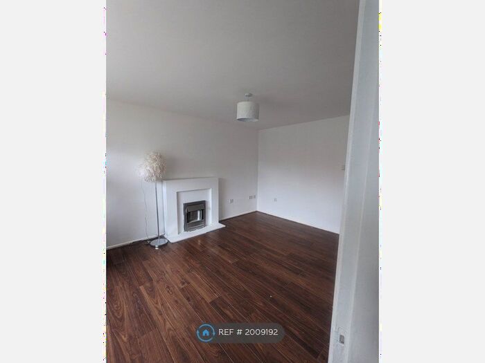 3 Bedroom Semi-Detached House To Rent In Maple Close, Sale, M33