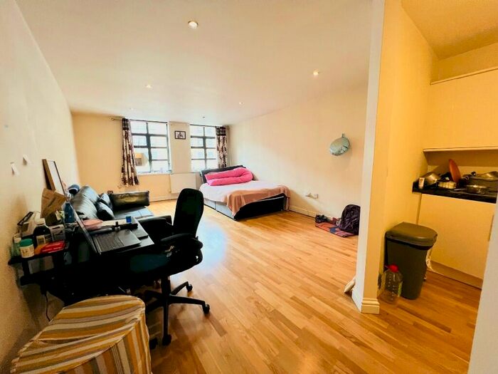 Studio To Rent In Gordon Street, Luton, Bedfordshire, LU1