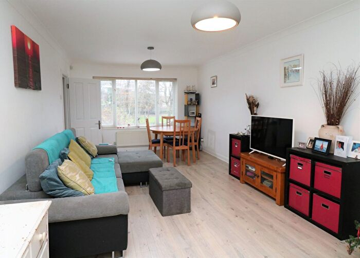 3 Bedroom Flat To Rent In Albert Road, London, N22