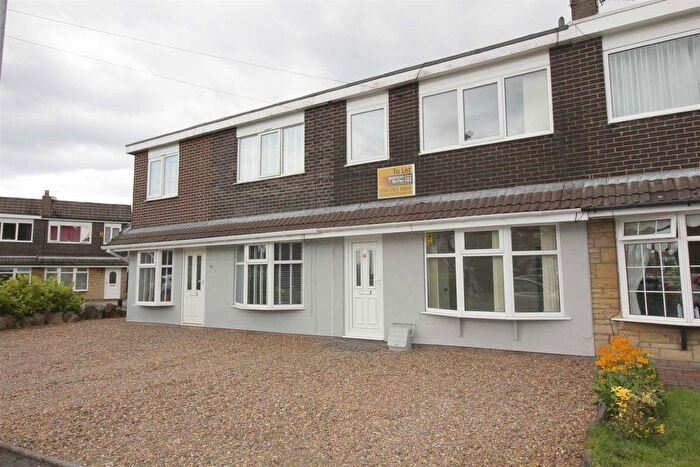 3 Bedroom Town House To Rent In Bankfield Close, Ainsworth, Bolton, BL2