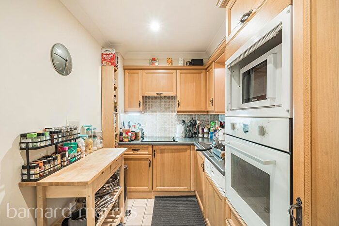 3 Bedroom Apartment To Rent In Imperial Court, Kennington Lane, London, SE11