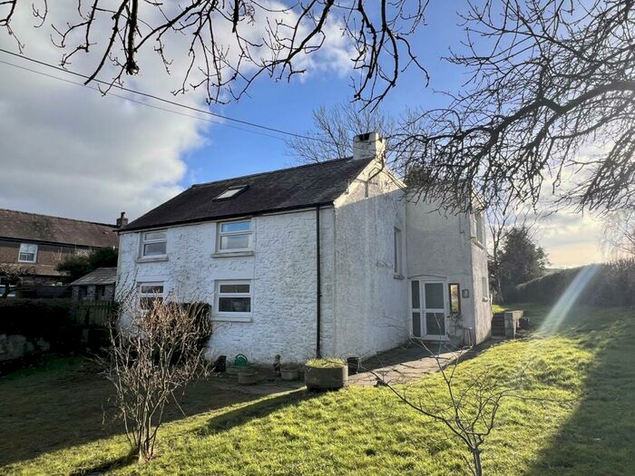 3 Bedroom Detached House For Sale In Llangadog, Carmarthenshire., SA19