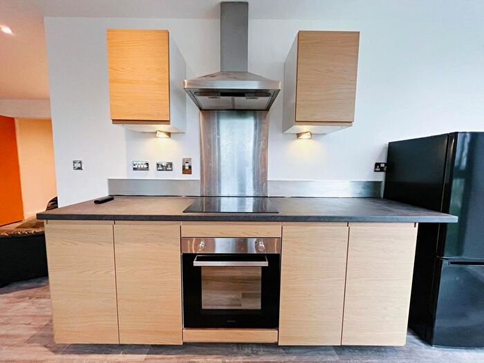 2 Bedroom Flat To Rent In Faroe, City Island, Gotts Road, Leeds, LS12