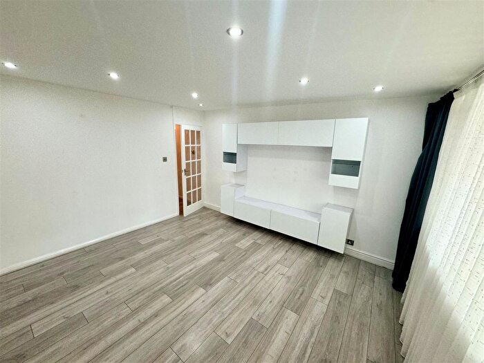 2 Bedroom Flat To Rent In Lilburne Walk, London, NW10