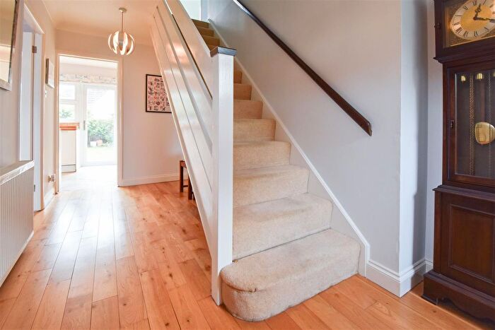 4 Bedroom Detached House For Sale In Moorescroft, Kelvedon Hatch, Brentwood, CM15