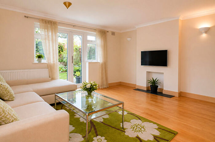 2 Bedroom Flat For Sale In Dolphin Court, Dolphin Close, Surbiton, Kingston Upon Thames, KT6