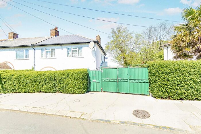 4 Bedroom Semi-Detached House For Sale In Buckingham Avenue, Thornton Heath, CR7