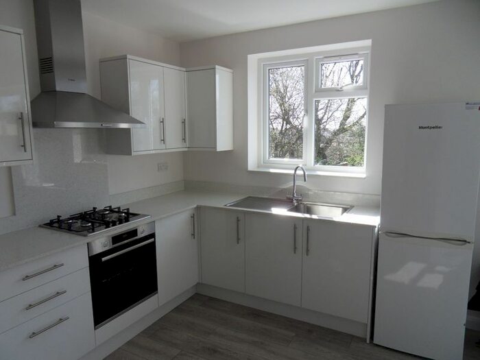 3 Bedroom Flat To Rent In Elm Avenue, Ruislip, HA4